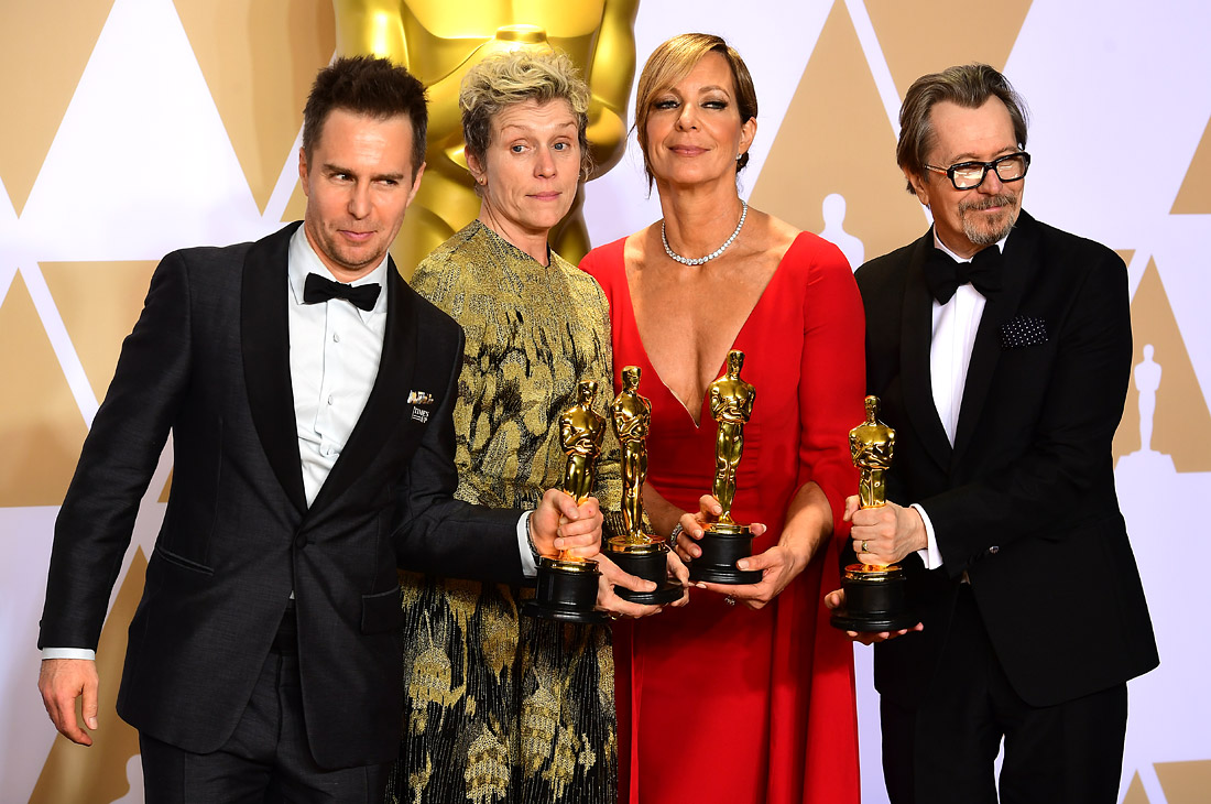 Лучший актёр второго плана Сэм Рокуэл ("Три билборда на границе Эббинга, Миссури"), лучшая актриса Фрэнсис Макдорманд ("Три билборда на границе Эббинга, Миссури"), лучшая актриса второго плана Эллисон Дженни ("Тоня против всех") и лучший актер Гэри Олдмэн ("Темные времена) (слева направо)