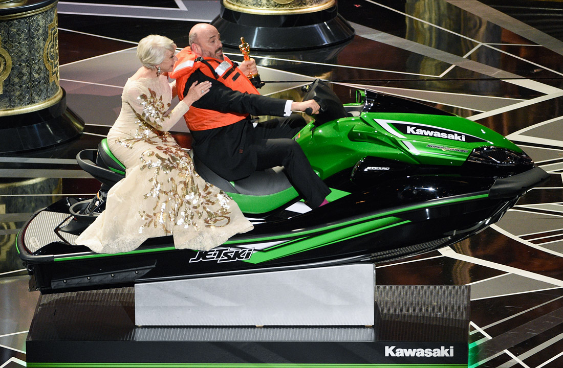 Обладатель "Оскара" за лучшие костюмы в фильме "Призрачная нить" и аквабайка за самую короткую речь победителя - Марк Бриджес