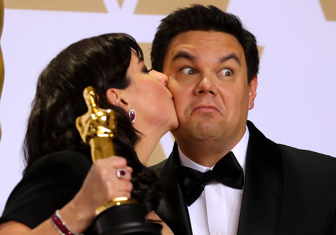 Супруги Кирстен Андерсон-Лопес и Робер Лопес получили награду за музыкальную композицию Remember me "Тайно Коко", которая также была признана лучшим анимационным фильмом