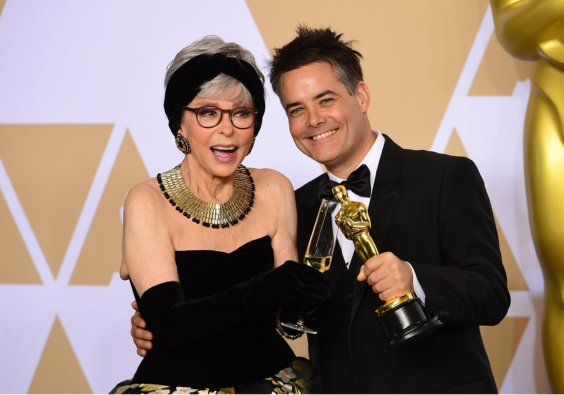 Чилийский режиссер Себастьян Лелио, победивший в номинации "Лучший фильм на иностранном языке" за работу в фильме "Фантастическая женщина", и актриса Рита Морено