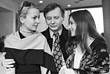 Олег Табаков с французскими актрисами Женевьевой Казиль (слева) и Франсуаз Фалькон во время приема, посвященного гастролям в СССР французского театра "Комеди Франсез". 1973 год.