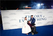 В 2014 году вышел художественно-биографический фильм "Вселенная Стивена Хокинга", который принес большое количество наград, в том числе Оскар за лучшую мужскую роль (актеру Эдди Редмэйну).