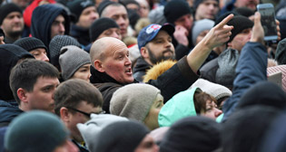 Митинг у администрации в Кемерове