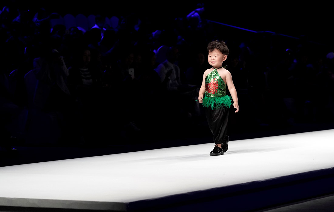 Неделя показов China Fashion Week проходит в Пекине