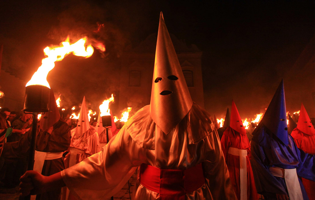 Факельная процессия "Фогареу" в бразильском городе Гояс