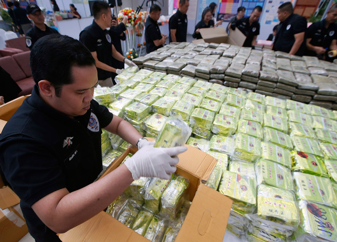 29 миллионов. фото банковских купюр. 29 миллионов. 1000000 лей. миллион долларов.