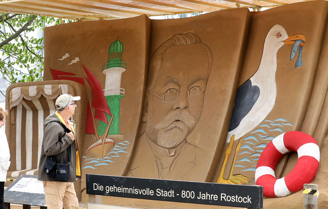 Скульптуры российских художников на 9-м песчаном фестивале в немецком Варнемюнде