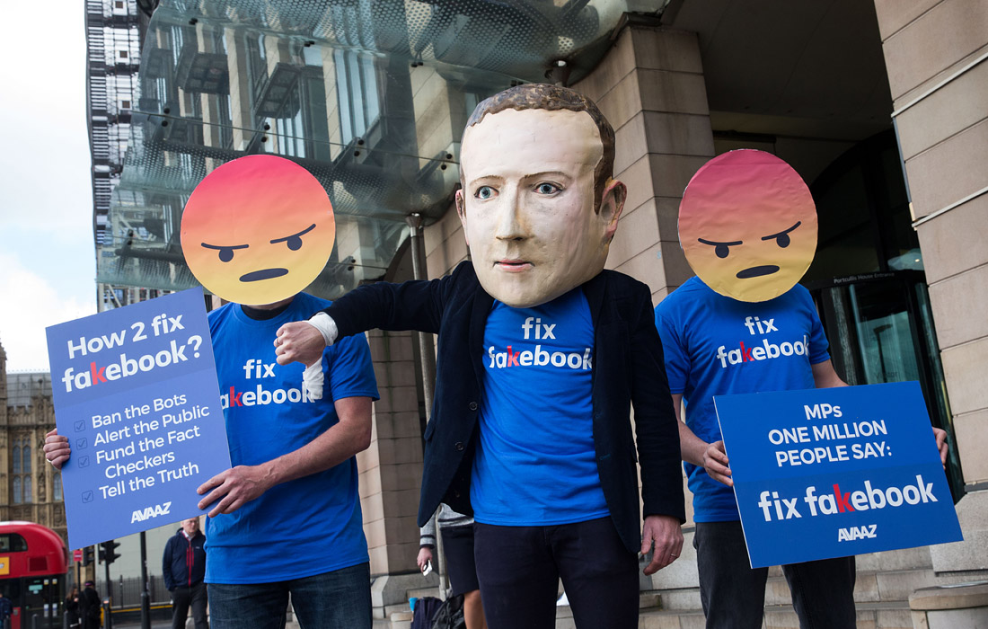 Акция движения Avaaz 'Fix Facebook' в связи у утечкой персональных данных пользователей соцсети в Лондоне