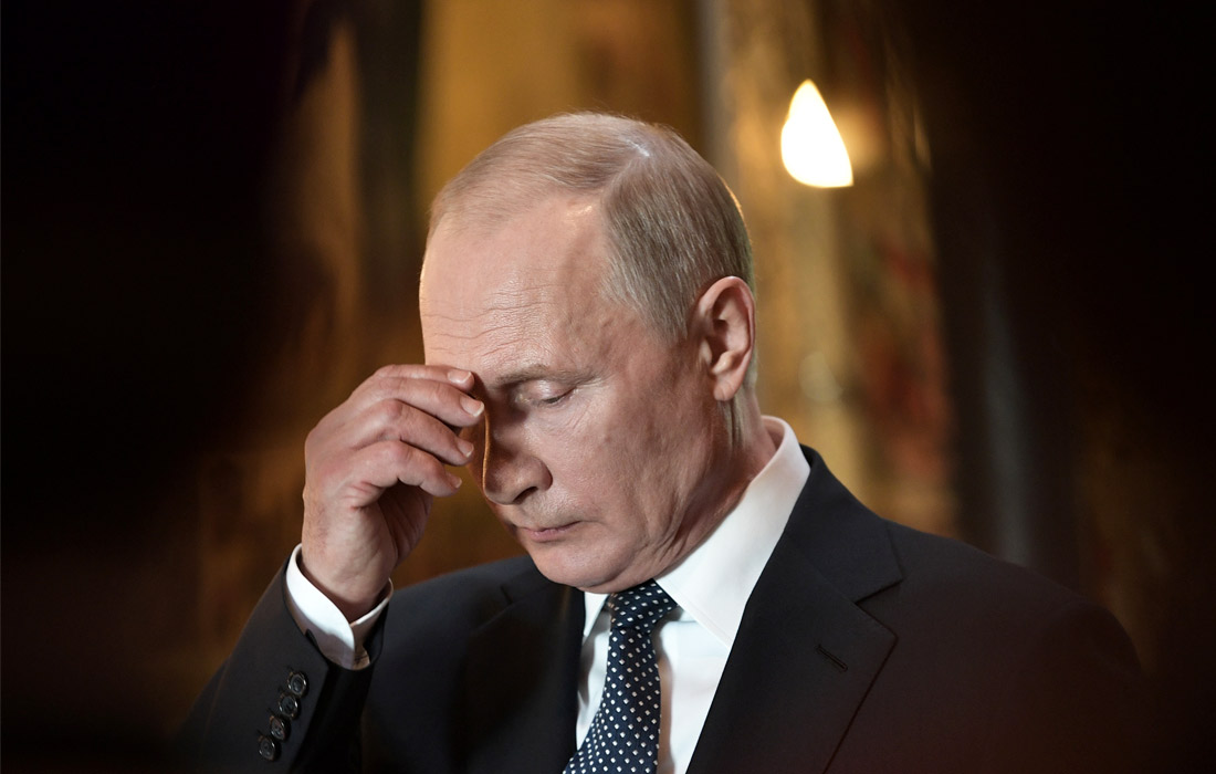 Президент РФ во время благодарственного молебна в Благовещенском соборе Московского Кремля