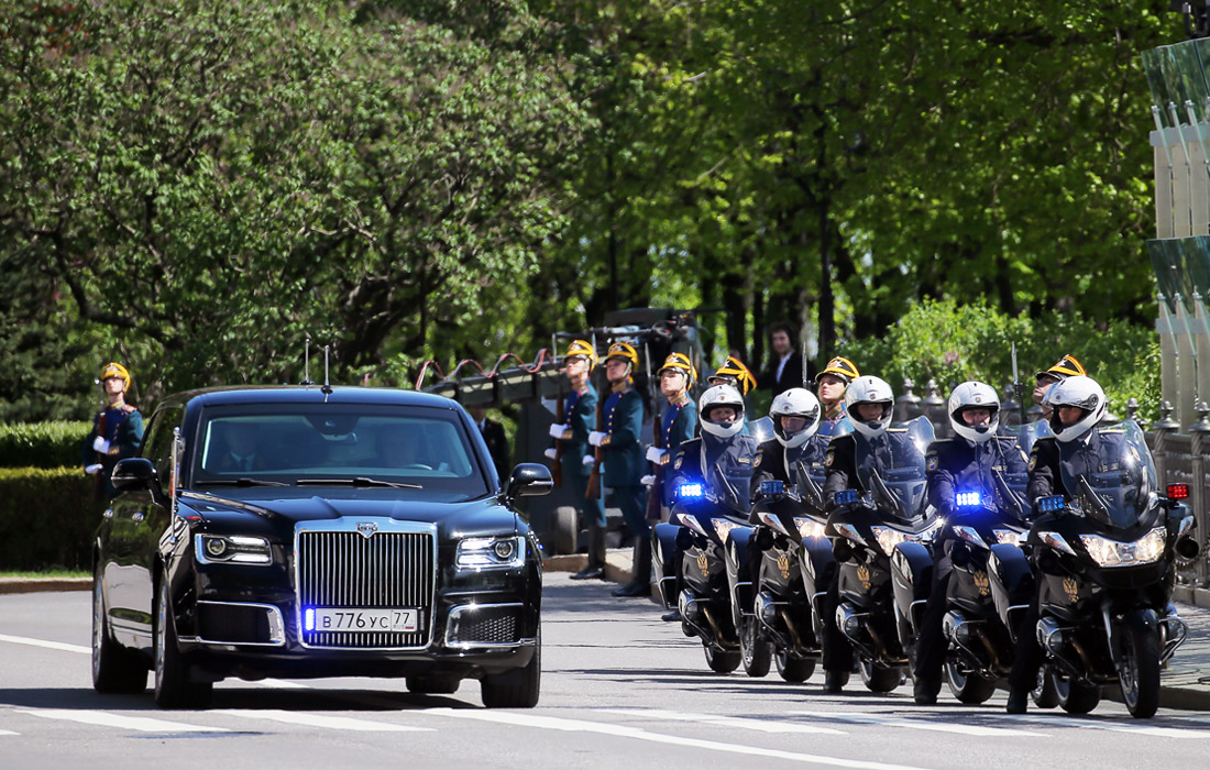 Новый российский лимузин проекта "Кортеж", на котором Владимир Путин прибыл в Большой Кремлевский дворец