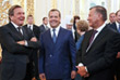 Бывший канцлер Германии Герхард Шредер, премьер-министр РФ Дмитрий Медведев и председатель совета директоров ПАО "Газпром" Виктор Зубков (слева направо) перед началом церемонии