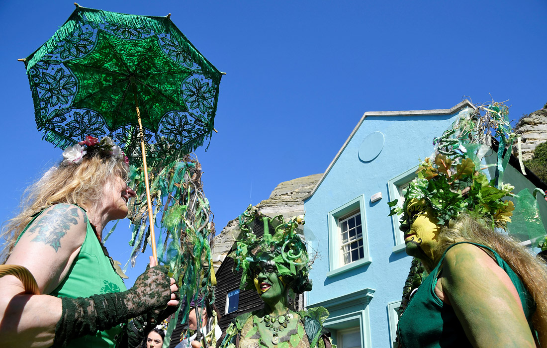 Традиционный английский праздник встречи лета "Джек в зеленом" в Гастингсе