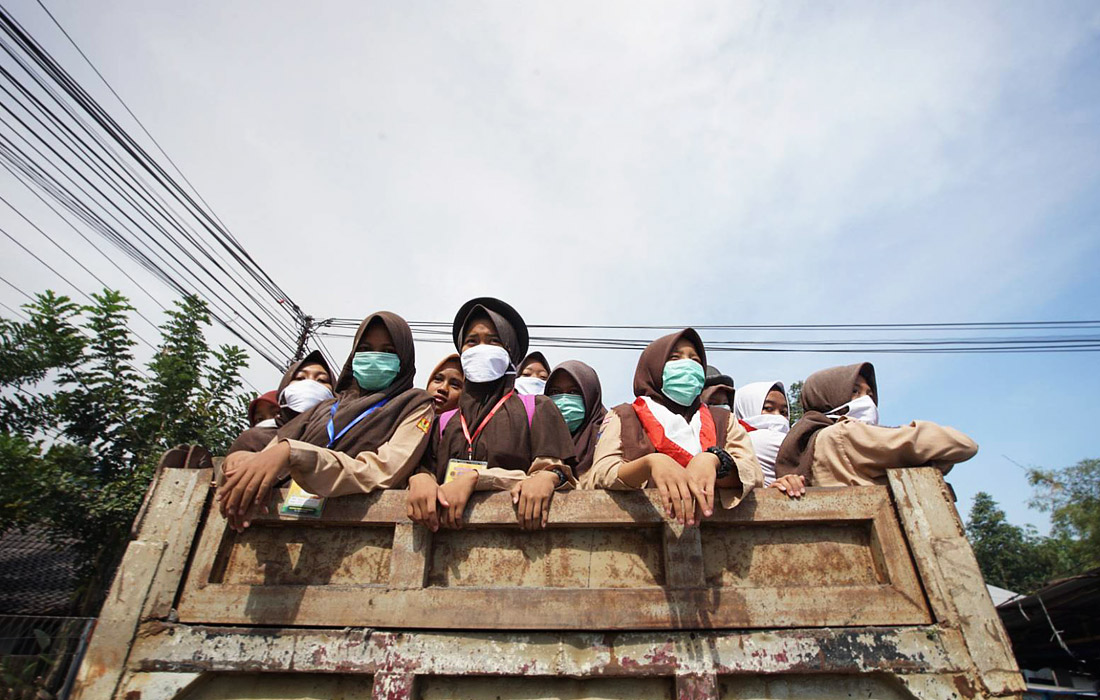 Власти Индонезии эвакуируют местных жителей из-за извержения вулкана Мерапи на острове Ява. Вулкан выбросил столб пепла на высоту в 5,5 км. В результате последнего крупного извержения Мерапи в 2010 году погибли 347 человек.