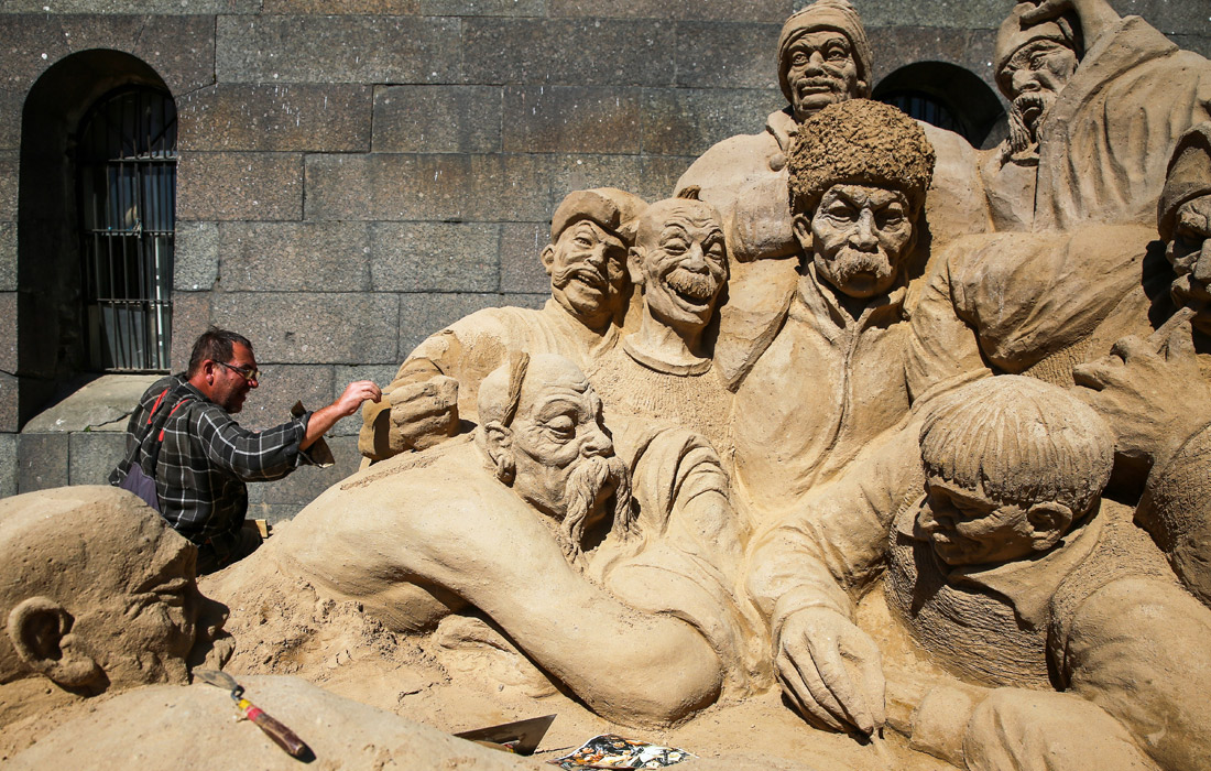 В Санкт-Петербурге готовятся к открытию фестиваля песчаных скульптур на пляже Петропавловской крепости. Фестиваль начнет работу 25 мая и продлится до 9 сентября.