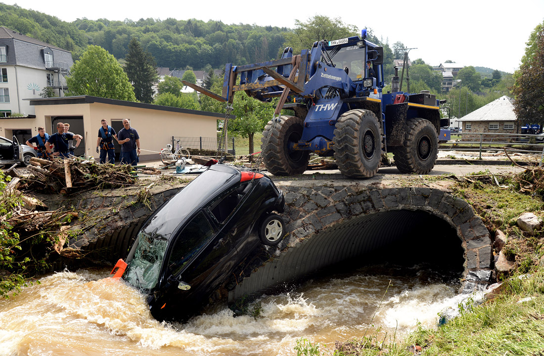 Последствия наводнения в немецкой коммуне Херштайн земли Рейнланд-Пфальц