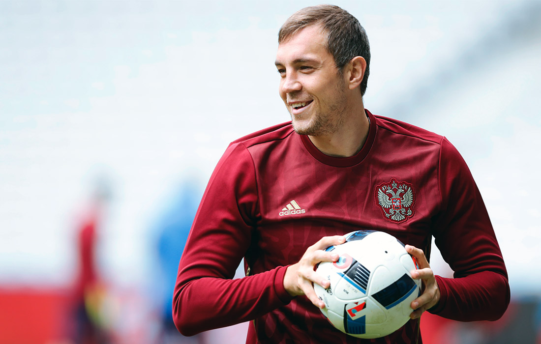 Нападающий Артем Дзюба ("Арсенал" Тула)