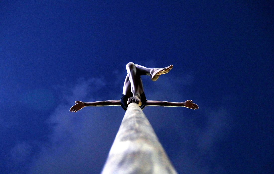 Традиционный индийский вид спорта Маллахамба. Мумбаи, Индия.