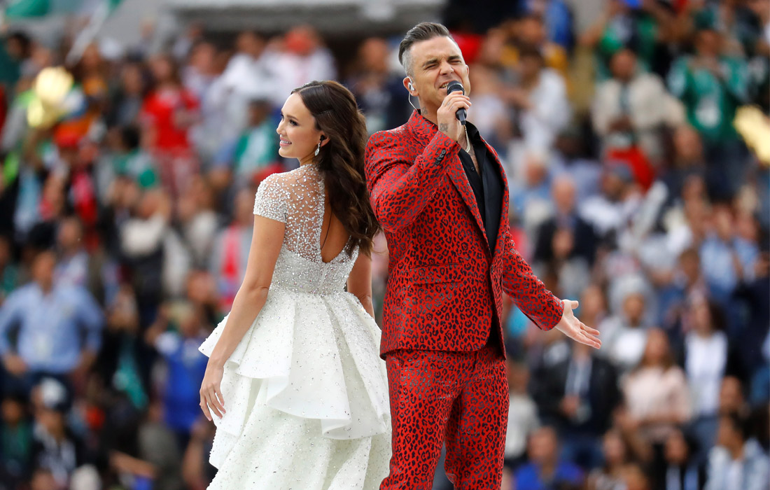 Дуэт британского исполнителя Робби Уильямса и российской оперной певицы Аиды Гарифуллиной