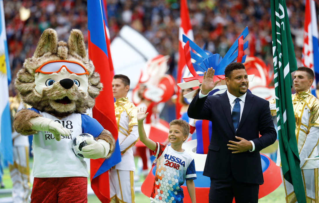 Экс-игрок сборной Бразилии Роналдо во время открытия чемпионата мира по футболу