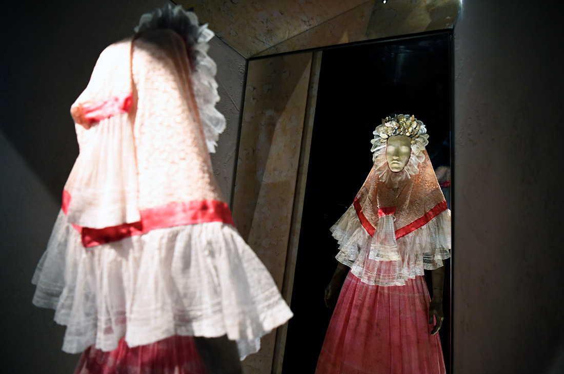 Выставка "Frida Kahlo: Making Your Self Up" в Музее Виктории и Альберта в Лондоне. Великобритания.