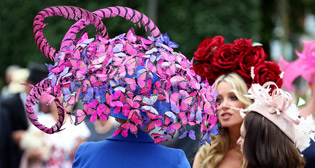 Скачки и шляпки