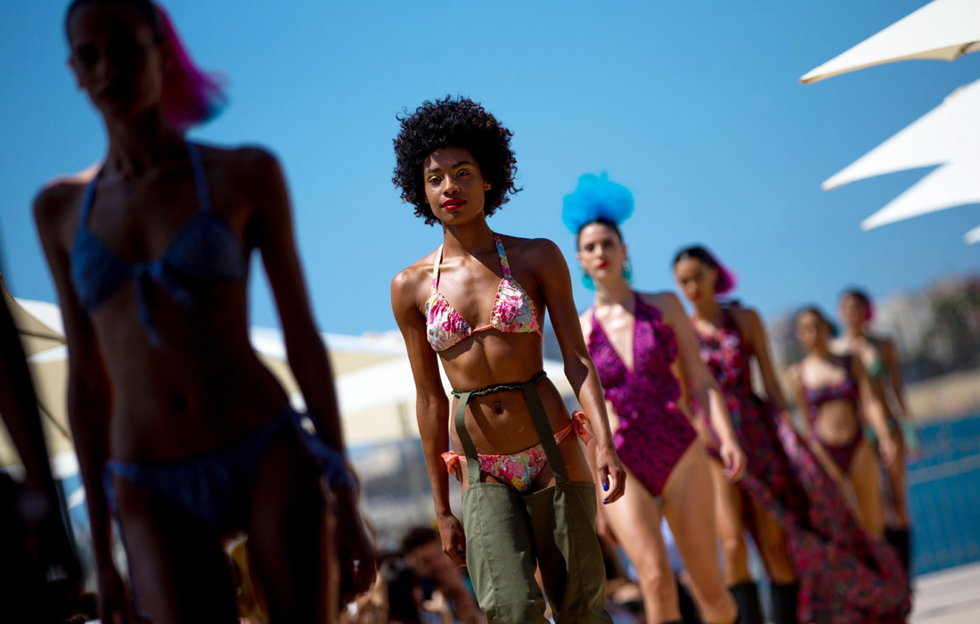 В Барселоне проходят модные показы в рамках ежегодного события 080 Barcelona Fashion