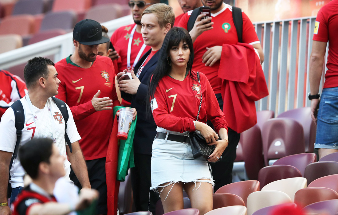 Девушка португальского футболиста Криштиану Роналду Джорджина Родригес на трибуне стадиона "Лужники" в Москве