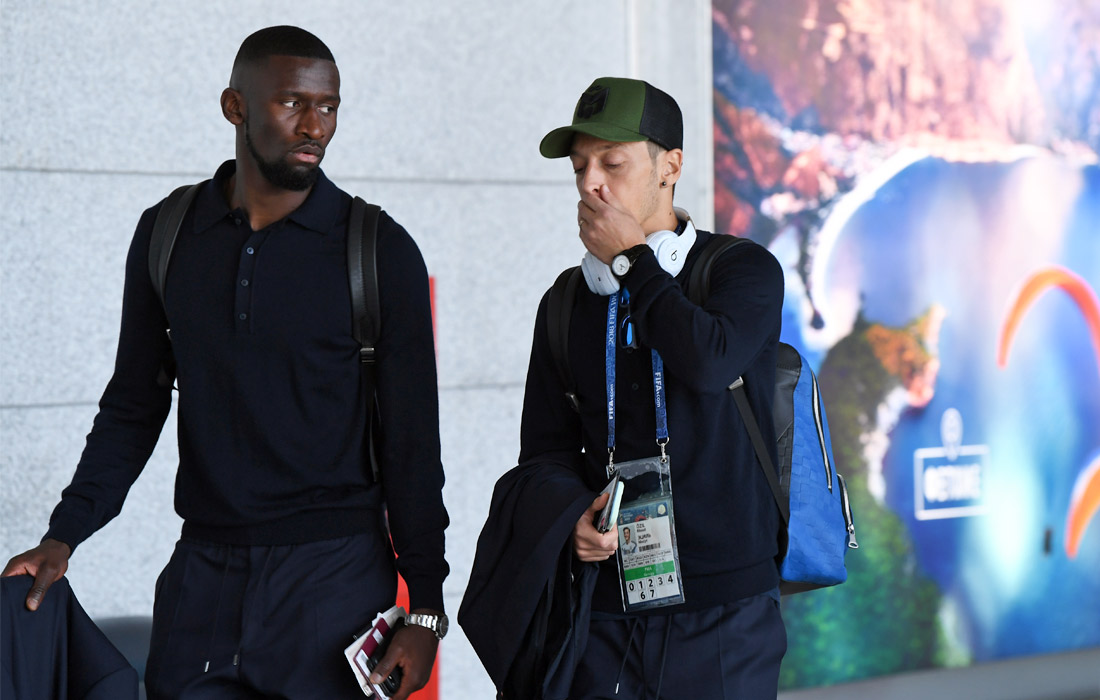 Игроки сборной Германии Антонио Рюдигер и Месут Озил