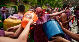 Винная битва в Испании