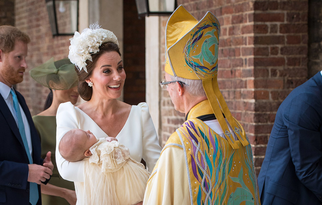 В Лондоне в королевской часовне дворца Сент-Джеймс состоялась церемония крещения принца Луи, третьего ребенка герцога и герцогини Кембриджских