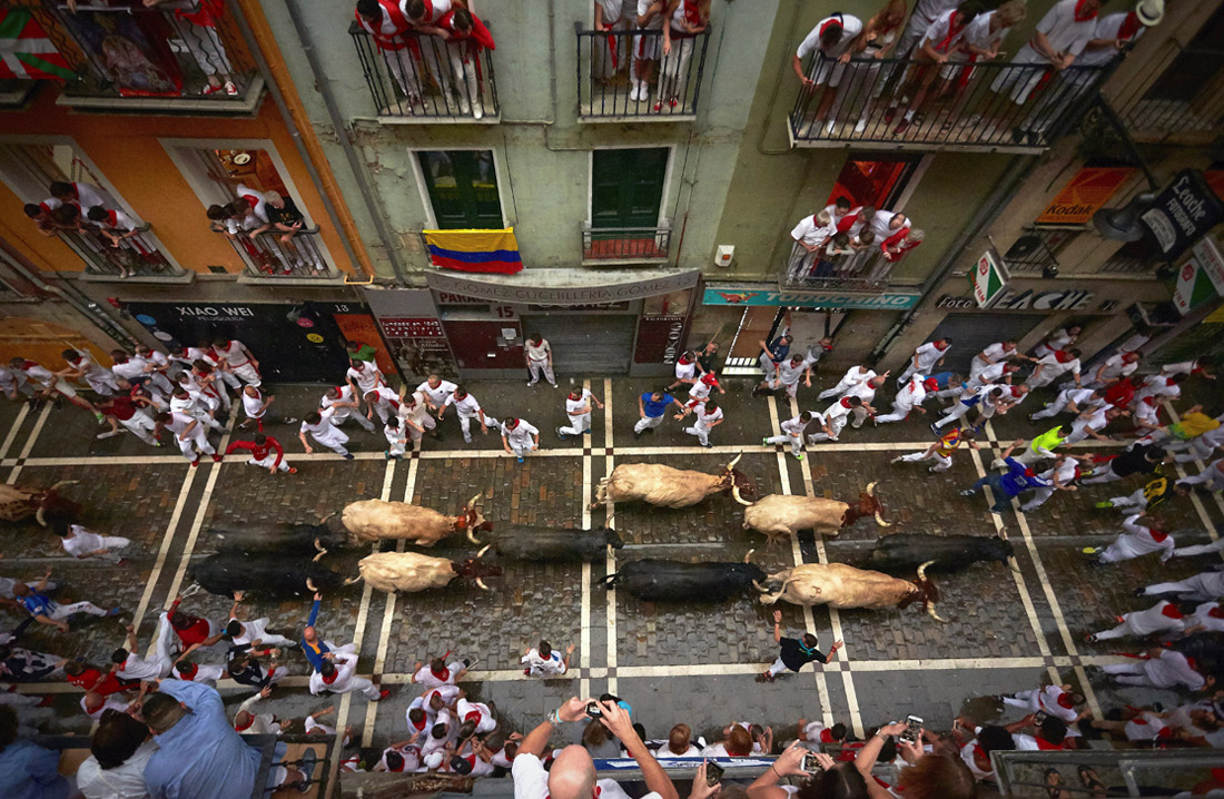 Каждый июль в Памплону приезжают около миллиона туристов со всей Испании и многих стран мира