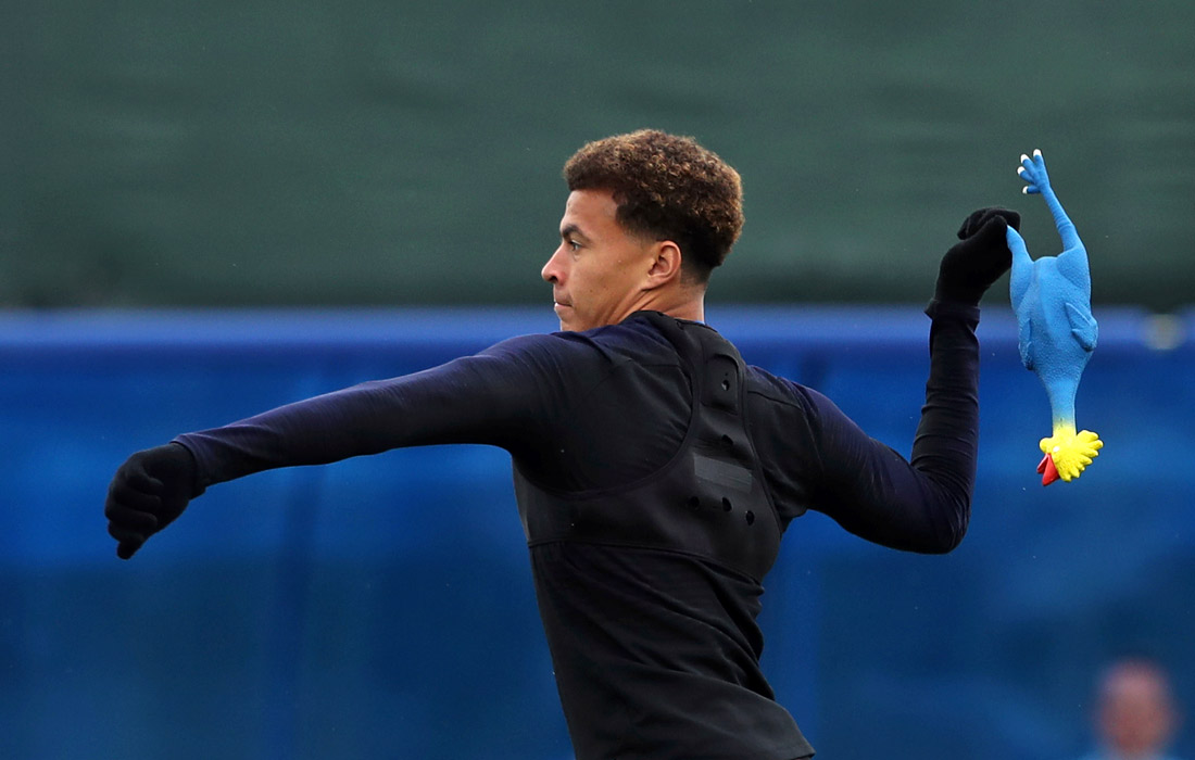 Футболист сборной Англии Деле Алли во время тренировки