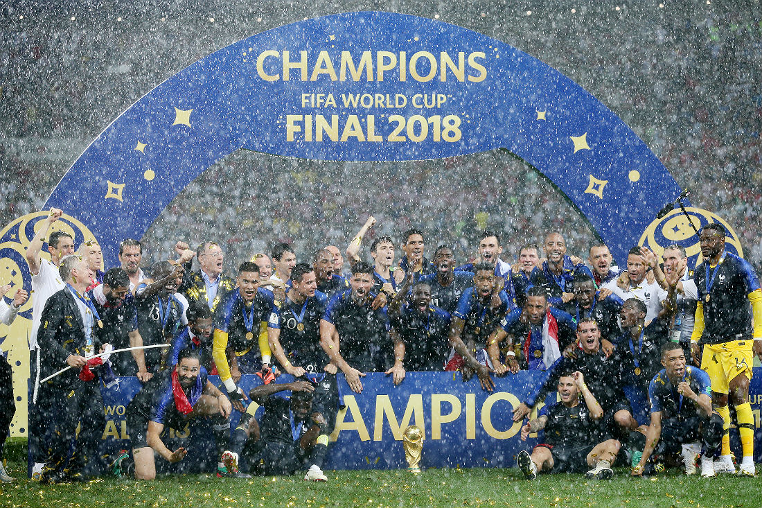 Сборная Франции с кубком победителей ЧМ