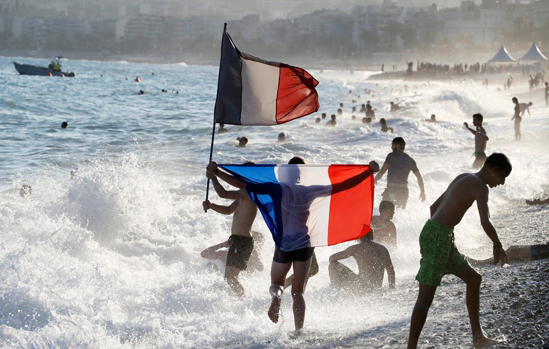 На пляже в Ницце