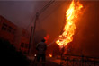 Число жертв лесных пожаров в Греции приблизилось к 50. Спасатели, задействованные в тушении огня и эвакуации людей, не исключают, что число жертв может возрасти. 