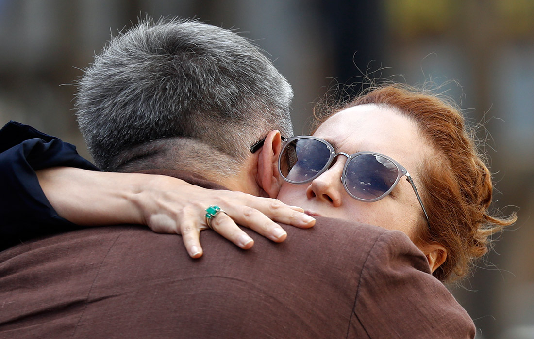 Актриса Виктория Исакова перед началом церемониии прощания