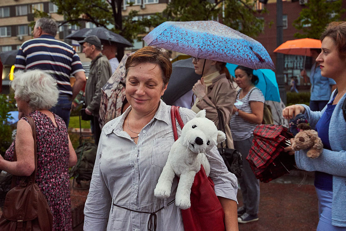 Но судя по разговорам присутствующих, удивленных количеству людей, участников было больше