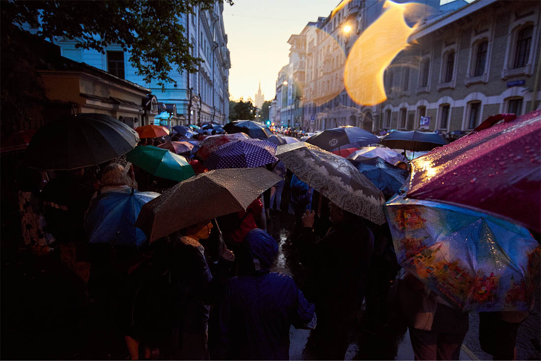 Администрация президента держит на контроле ситуацию, связанную с фигурантами дела "Нового величия", но глава государства не может в нее вмешиваться из-за идущего сейчас судебного процесса, сообщает пресс-секретарь президента Дмитрий Песков