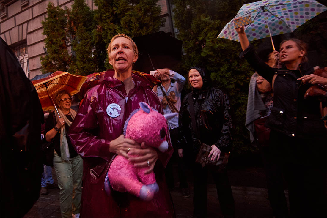 Заявки на проведение акции в мэрию города не поступало. По сообщениям полиции акция прошла спокойно, без нарушений порядка. За полдня до начала акции стало известно, что следствие намерено попросить суд перевести фигуранток дела "Нового величия" под домашний арест. Заседание намечено на завтра.