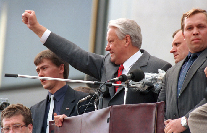 Вдова Ельцина назвала бредом заявления о его планах бежать в ходе путча 1991 года