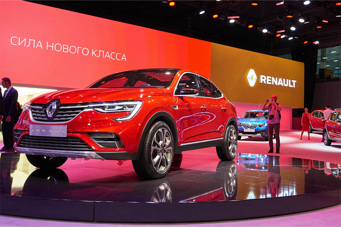 Рено также представил свою новую модель - купе-кроссовер Arkana