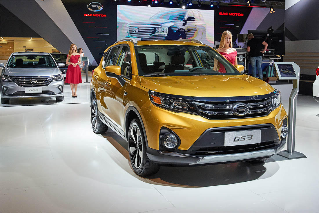 После всех новостей со стенда "АвтоВаза" приятно понаблюдать и за повзрослевшими "китайцами"