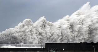 Тайфун "Джеби" достиг западного побережья Японии
