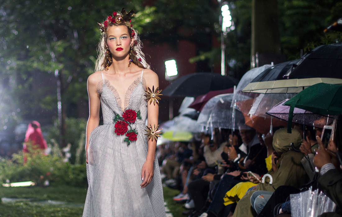 Показ одежды бренда Rodarte