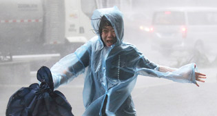 Тайфун "Мангхут" обрушился на страны Азии