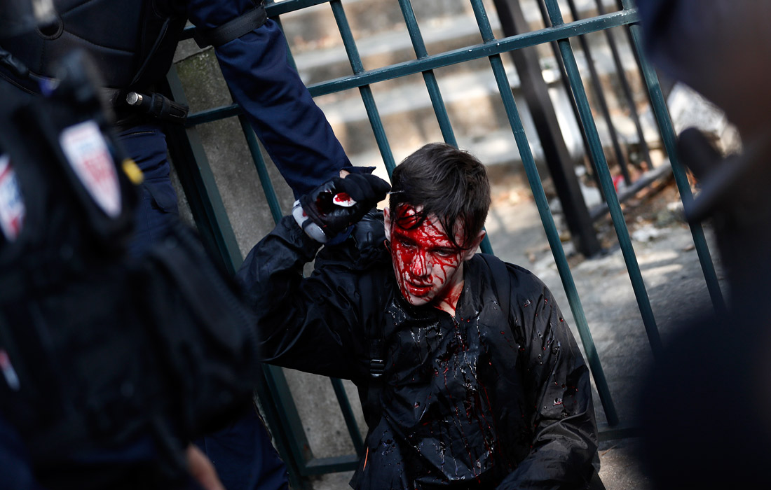 Акция против реформ президента Франции Эммануэля Макрона в Париже завершилась столкновениями с полицией. К участию в протесте людей призвали представители крупнейших профсоюзов, недовольных проводимой в стране социальной политикой.