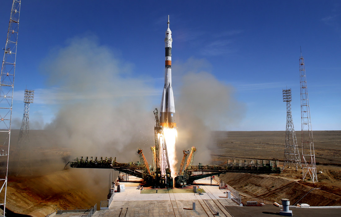 Запуск ракеты-носителя "Союз-ФГ" с кораблем "Союз МС-10" на Байконуре