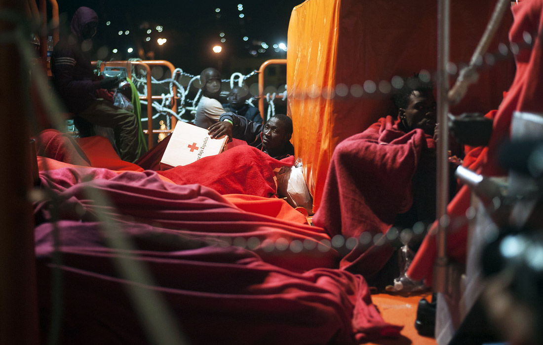 Морская поисково-спасательная служба Испании спасла 262 мигранта из Северной Африки, пытавшихся добраться до берегов Европы на лодках