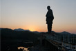 Монумент посвящен Сардару Валлабхаи Пателю - национальному герою Индии, борцу за независимость страны от Великобритании, одному из авторов конституции независимой Индии
