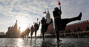 Марш на Красной площади в честь парада 1941 года
